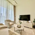 Elegant 1-Bedroom Apartment In Jvc