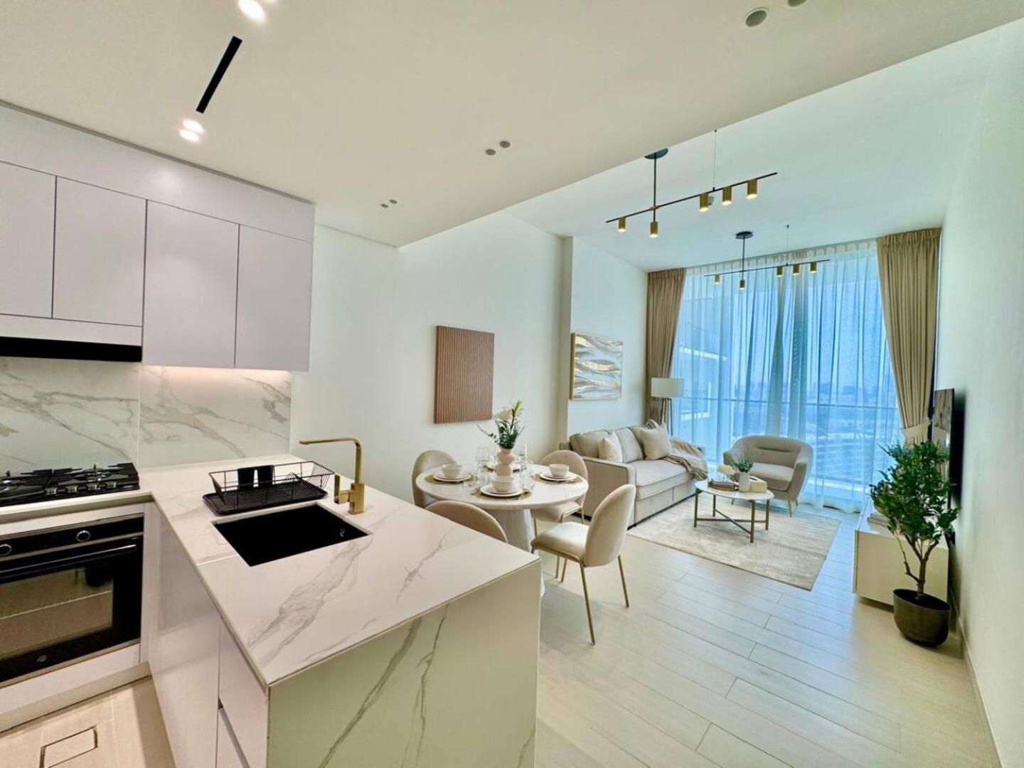 Elegant 1-bedroom In Jvc *
